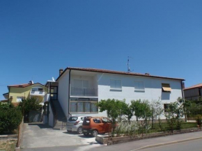 Klimatisierte Wohnung mit Balkon und Parkplatz